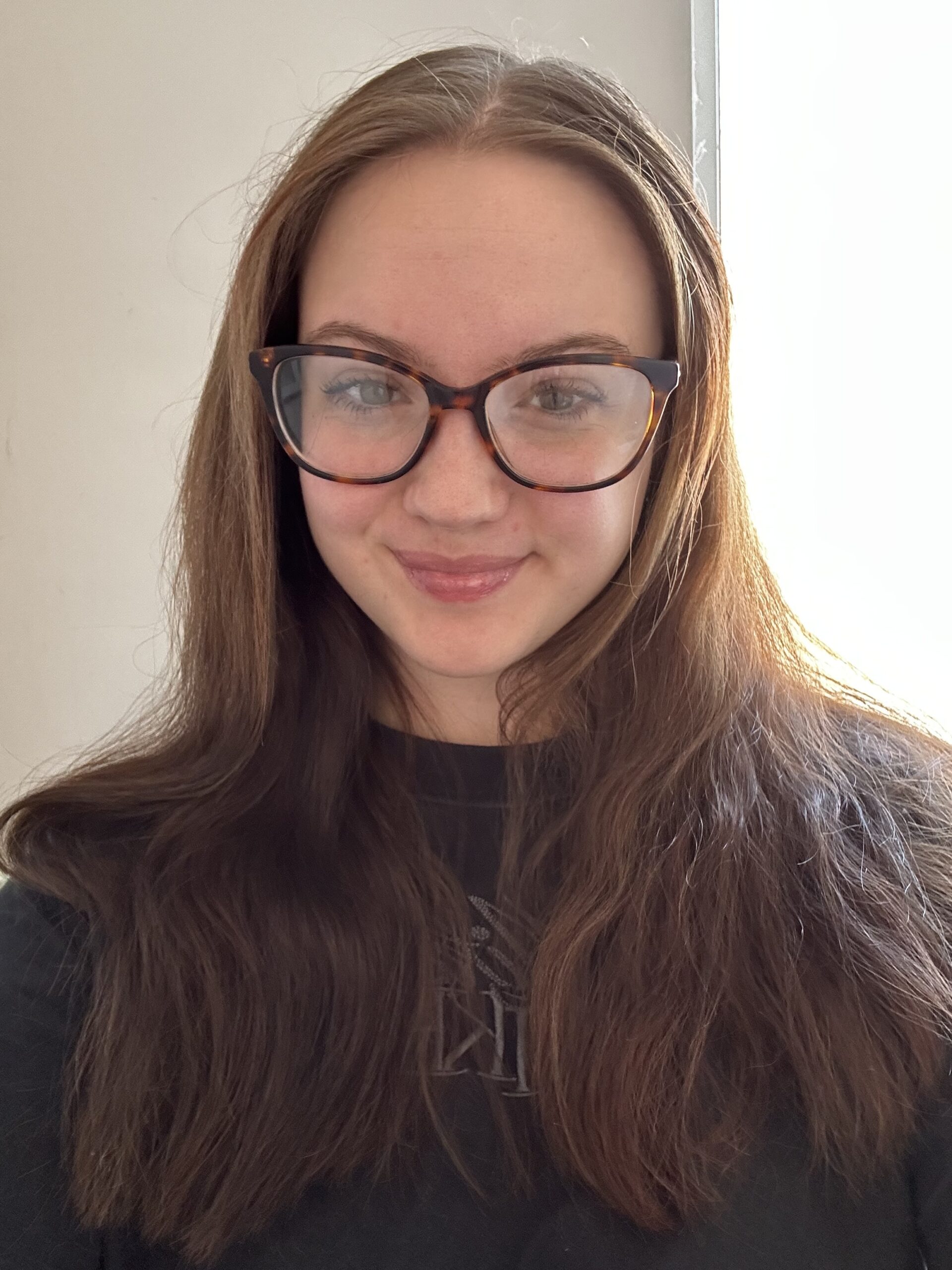 Ellie Furness-Hughes Headshot